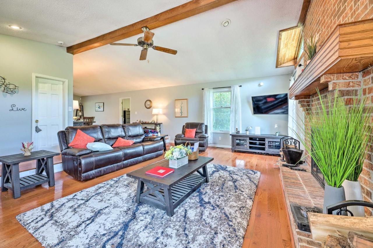 Family-Friendly Brookville Home With Hot Tub! Exterior photo