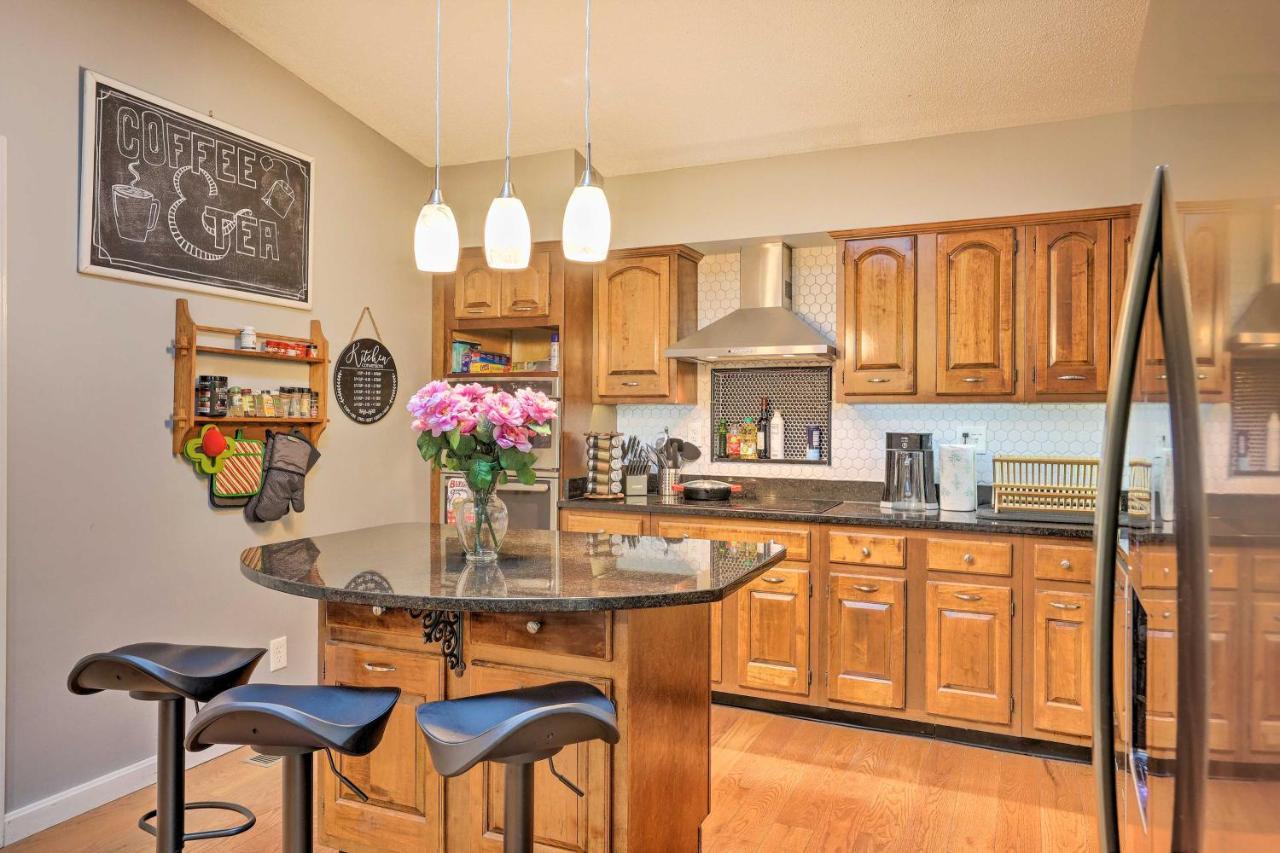 Family-Friendly Brookville Home With Hot Tub! Exterior photo
