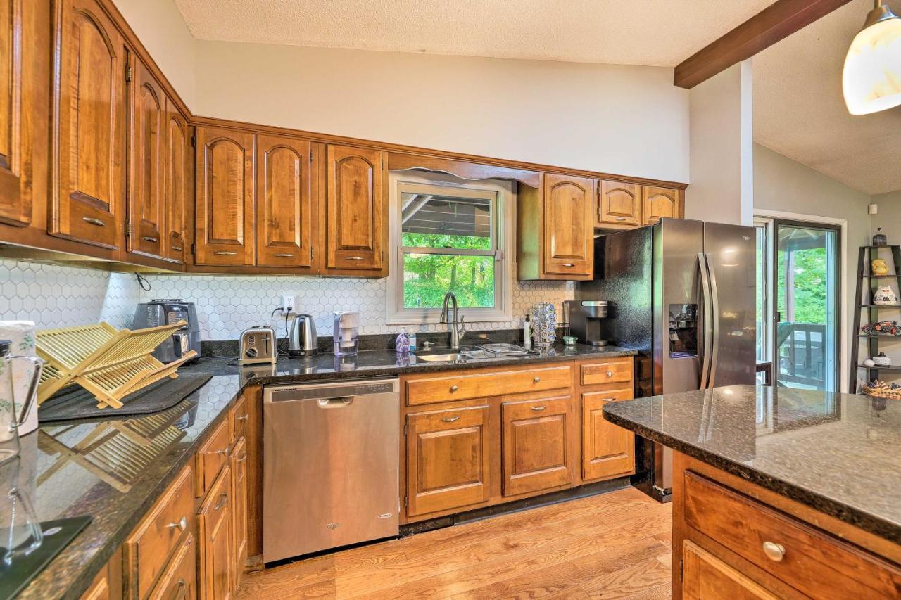 Family-Friendly Brookville Home With Hot Tub! Exterior photo